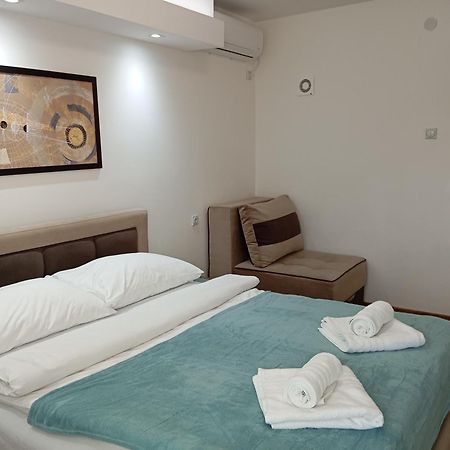 Apartman Leon Lux เลสโควัซ ภายนอก รูปภาพ